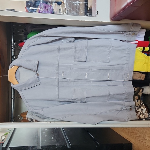 NEW! LIGHT BLUE DENIM JEAN JACKET SIZE MEDIUM - Picture 2 of 4